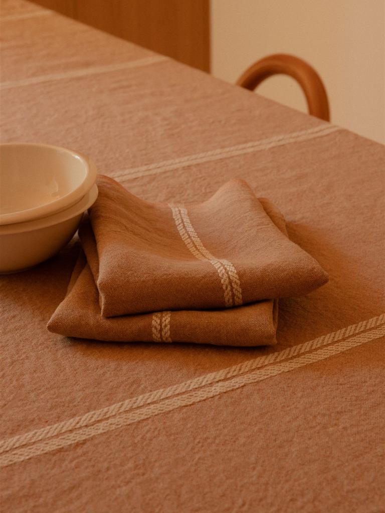 LapuanKankurit-Venla-tischtuch-zimt-weiss-meliert-2