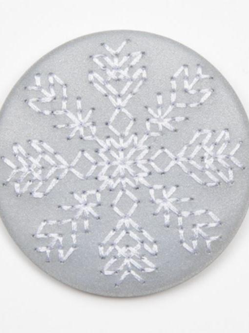 Reflecktor-Brosche-Tähdikki-weiss