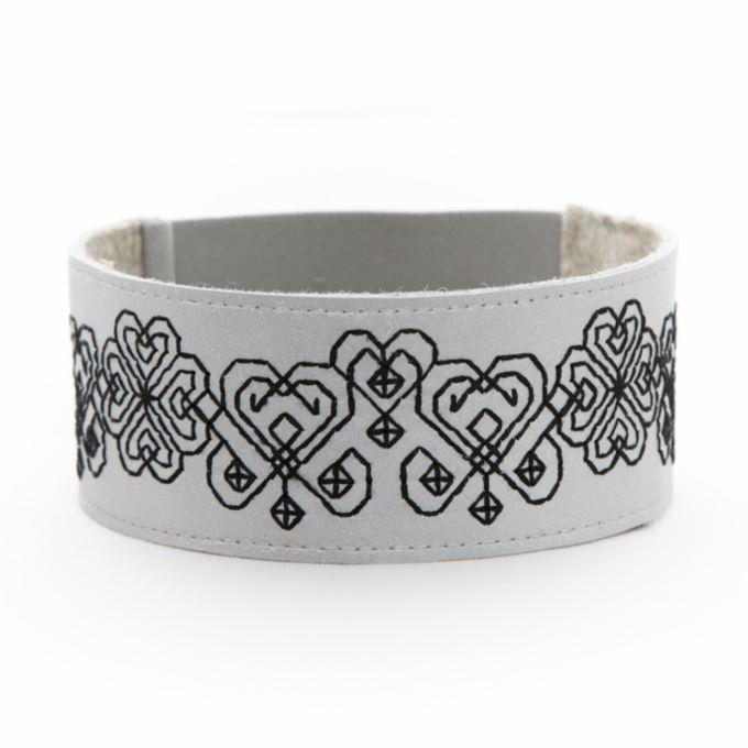 Reflektor-Armband-Sydänkäpynen-von-Kirjosilta