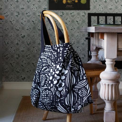 lapuankankurit_Badetasche_Einkaufstasche_veranta_schwarz-weiss