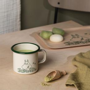 Muurla-Moomin-emaille-becher-sommerschwarm-3.7dl_6416114973750_lifestyle