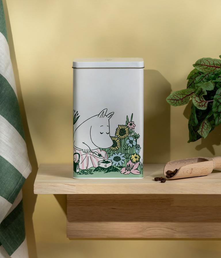 Muurla-Moomin-Kaffee-Blech-Büchse-In-Garten-20cm_6416114973859_lifestyle