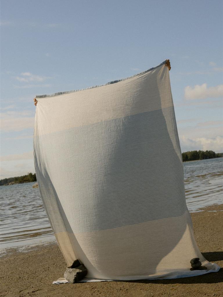 LapuanKankurit-KAISLA-decke-tischtuch-blau-leinen