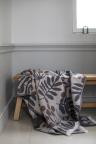 lapuankankurit_pihapuu_decke_beige-braun-schwarz_lifestyle_0